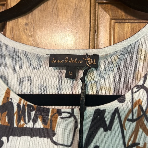 Jane & John Graphic Blouse - Picture 4 of 4